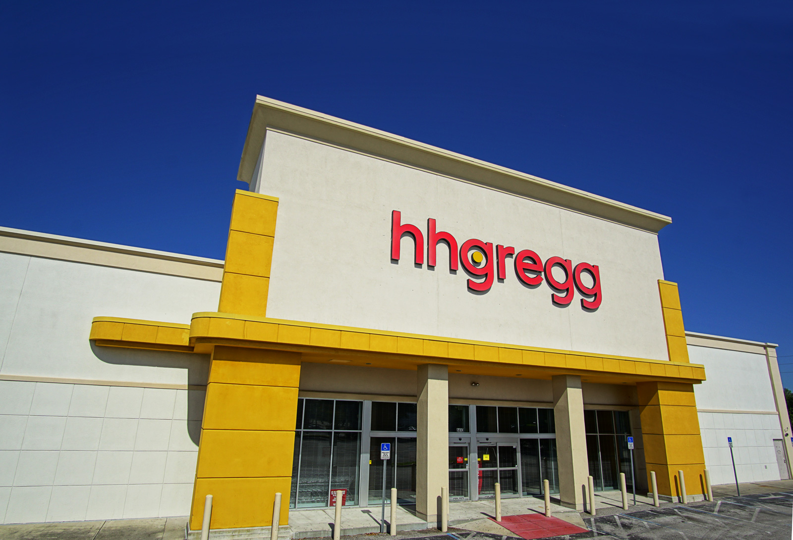 Gravenstein completes former hhgregg sale